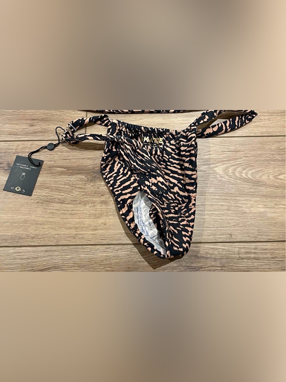 NWT Skatie Zambezi Bobbi Bottom Thick
Band - Size Medium